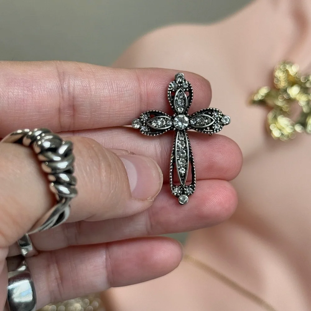 ⚜️ Vintage Silver Cross Brooch 💎